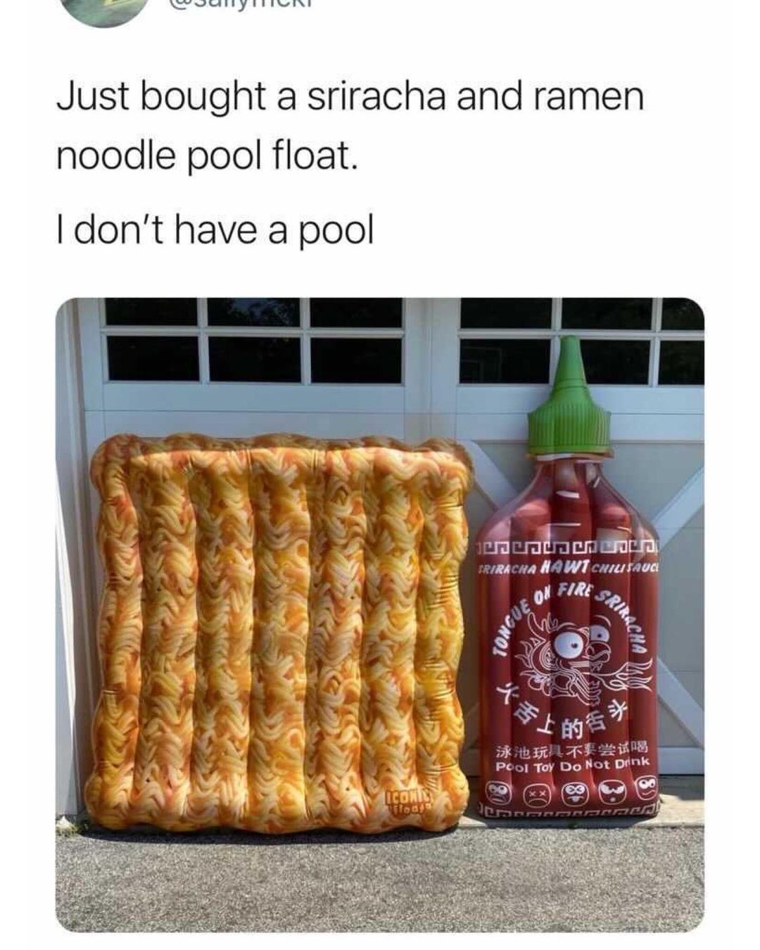 v N Wren 8V Y8 S RRITNE Just bought a sriracha and ramen noodle pool float dont have a pool e riy va HAWT cnrusaod _ o Fle 2 9