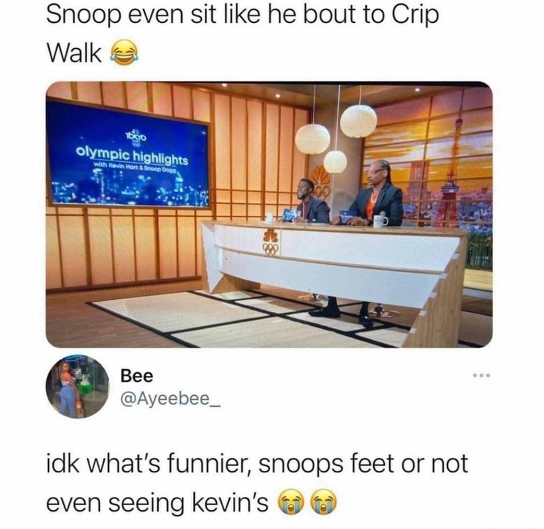 Snoop even sit like he bout to Crip Walk Ayeebee_ idk whats funnier snoops feet or not even seeing kevins