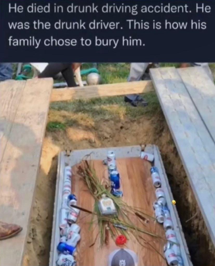 L5 X 1Te M We VT e Ao V ToToi o Ta o o 1 EER QU VT T L TER R o R T family chose to bury him