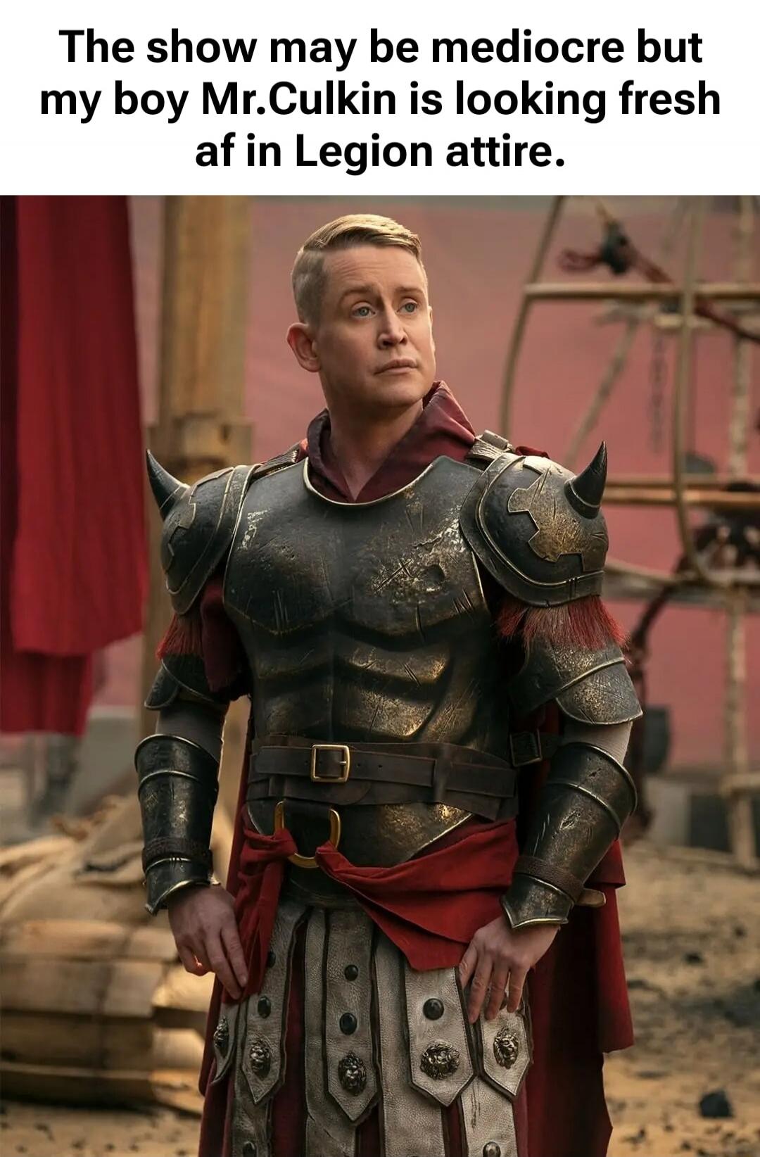 The show may be mediocre but my boy Mr.Culkin is looking fresh af in Legion attire.