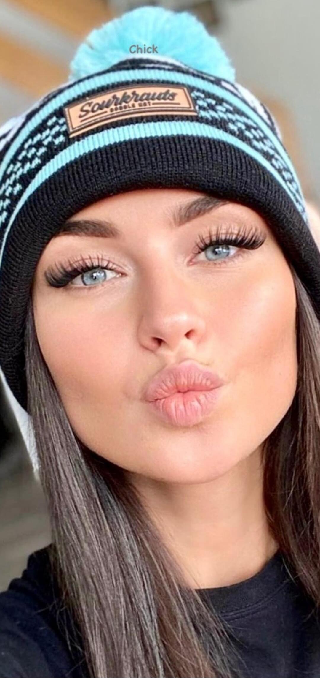 Chick Sourkrauts BOBBLE HAT