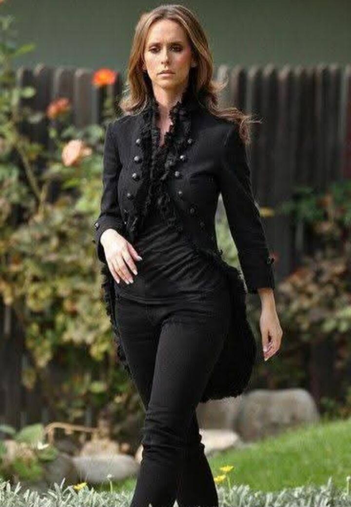 Jennifer Love Hewitt walking outside