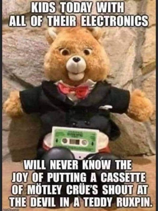 JOYAOF PUTTING A IASSIITE OFMOTLEY CRUES SHOUT E