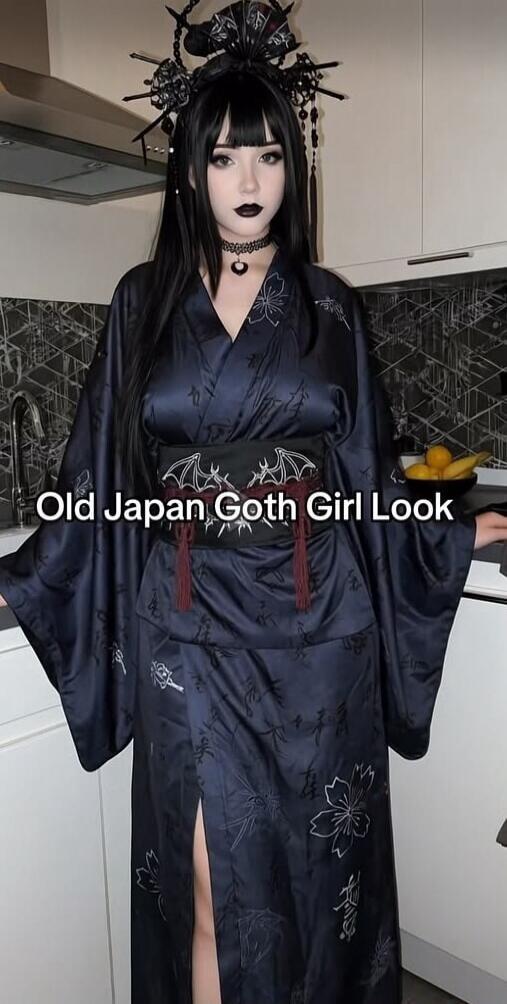 Old Japan Goth Girl Look