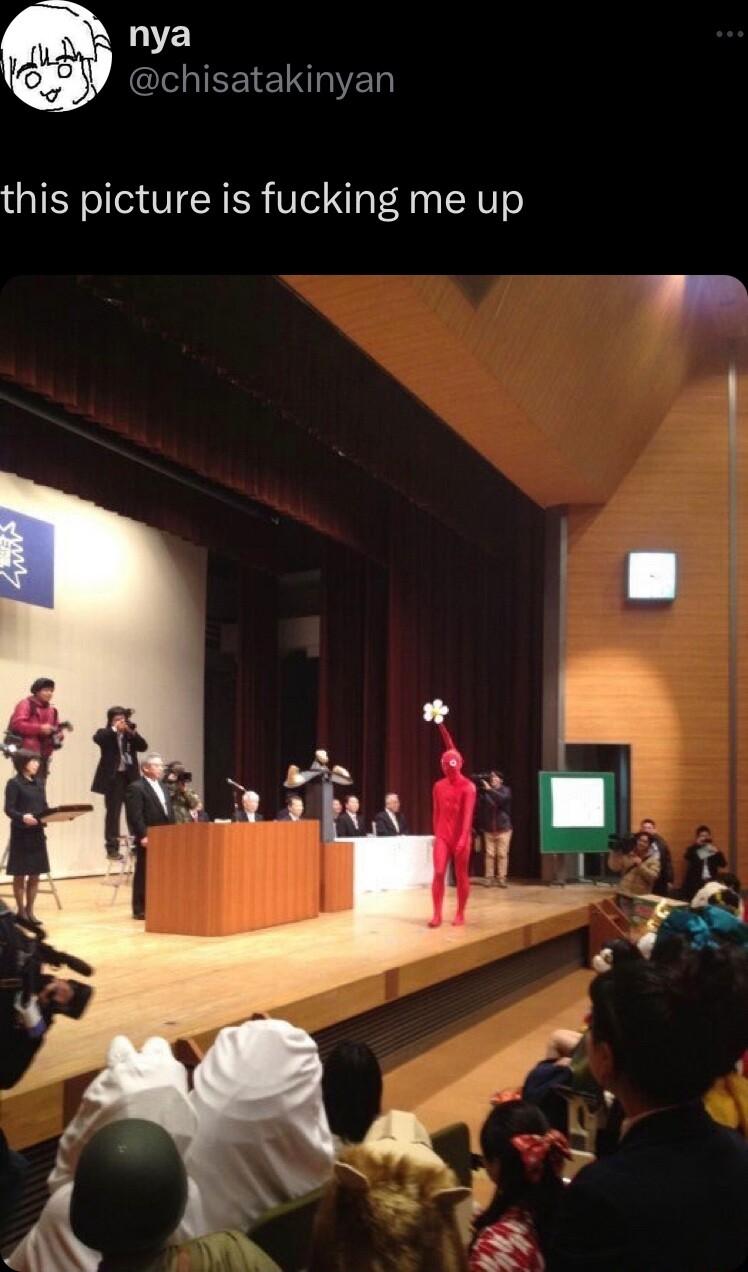 E R EIR this picture is fucking me up