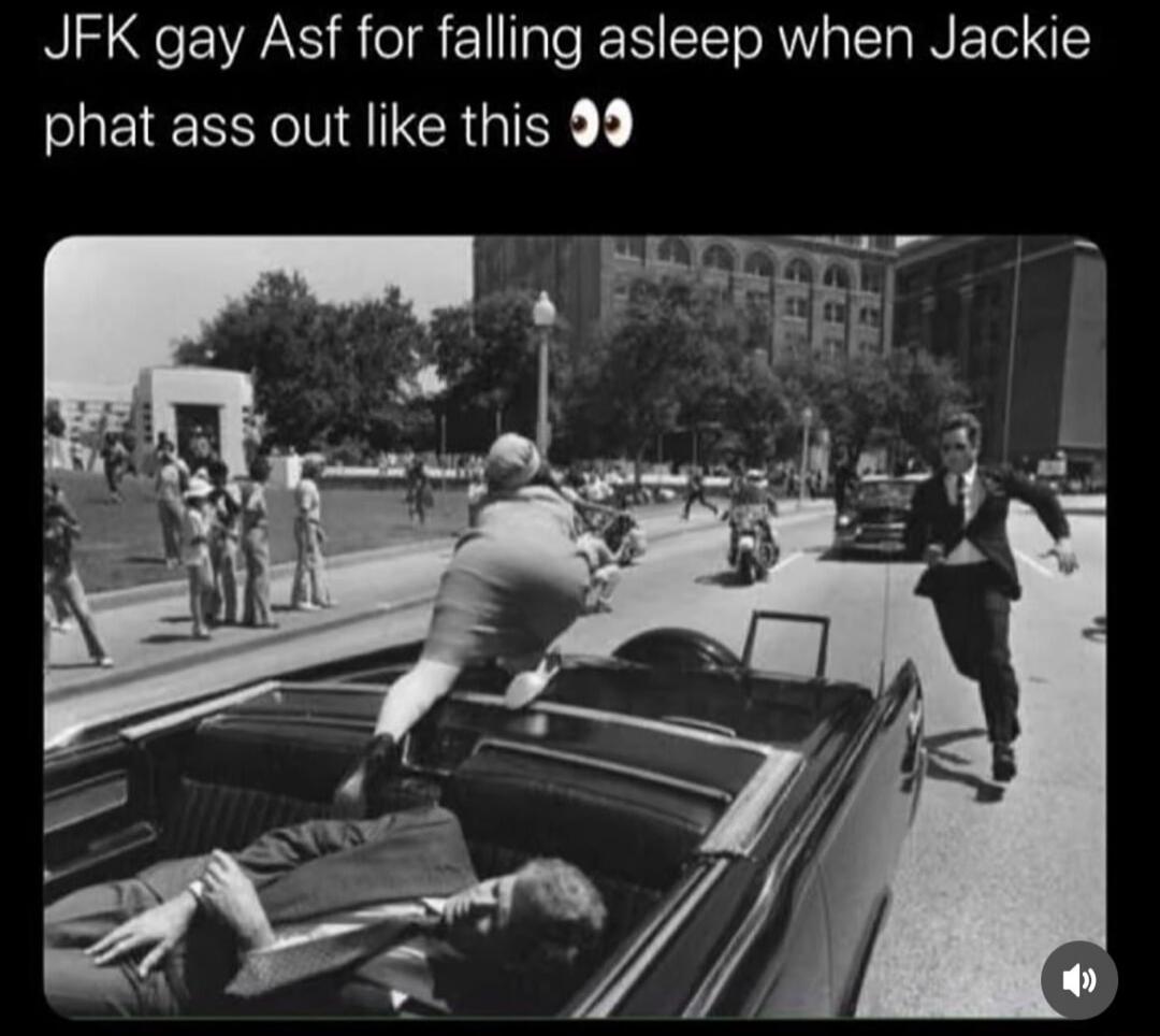 JFK gay Asf for falling asleep when Jackie phat ass out like this 👀