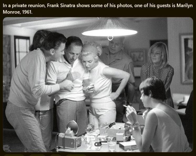 In a private reunion Frank Sinatra shows some of his photos one of his guests is Marilyn Monroe 1961
