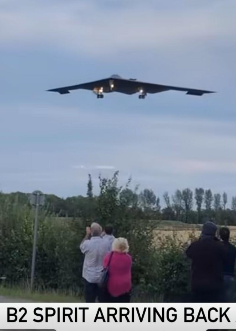 B2 SPIRIT ARRIVING BACK
