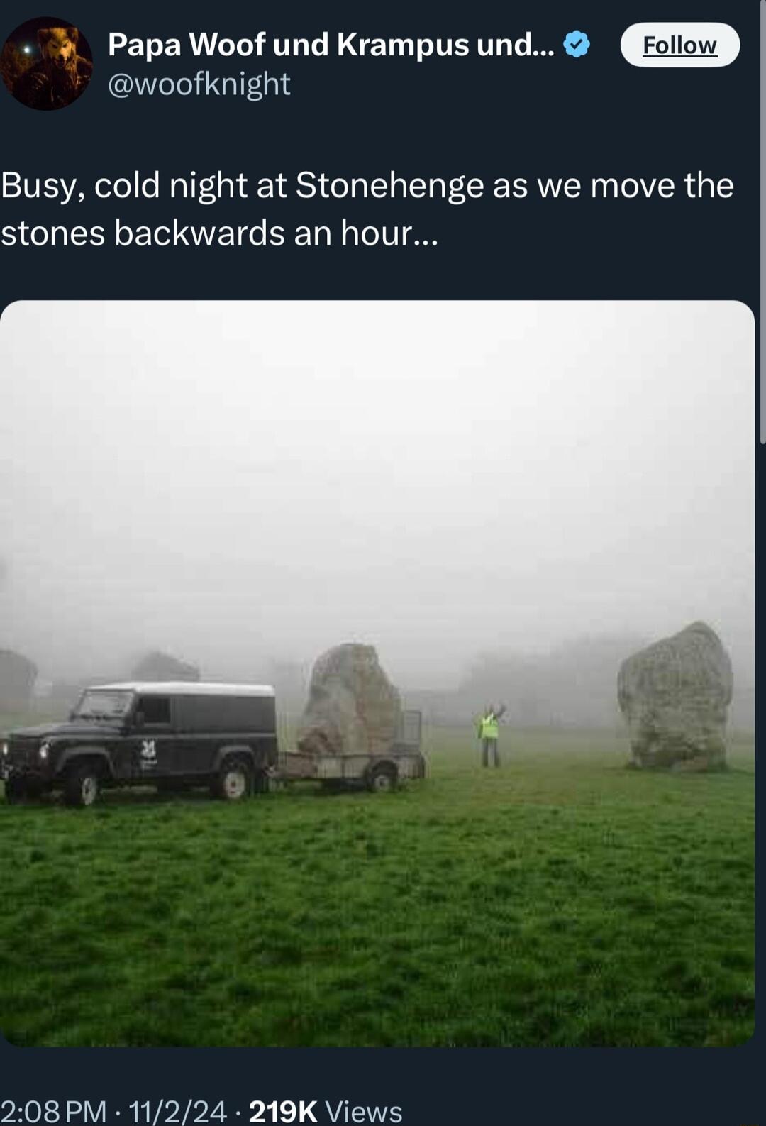 R TR A Foliow woofknight Busy cold night at Stonehenge as we move the SCIEVEE T R T 208 PM 11224 219K Views