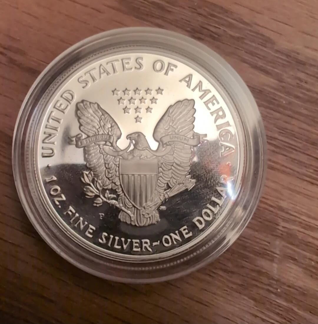 UNITED STATES OF AMERICA 1 OZ. FINE SILVER - ONE DOLLAR E PLURIBUS UNUM