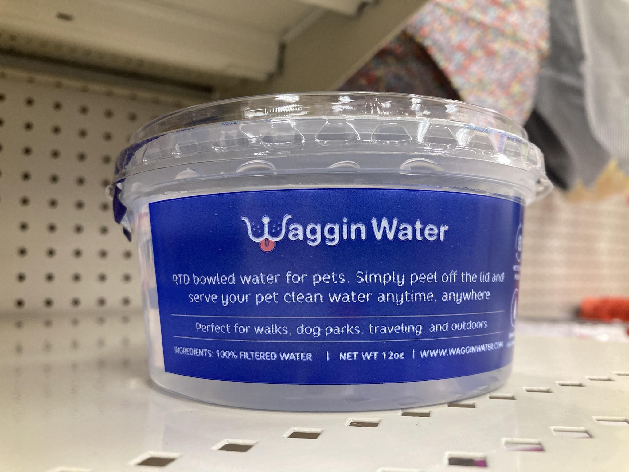 RTD bowled water for pets Simply peet off the lidand serve your pet clean water anytime anywhere S _ Perfect for walks dog parks traveting and outdoos e D Sl o ___I z W wAGGNMIEES WEDIENTS 100 FILTERED WATER MET W 120