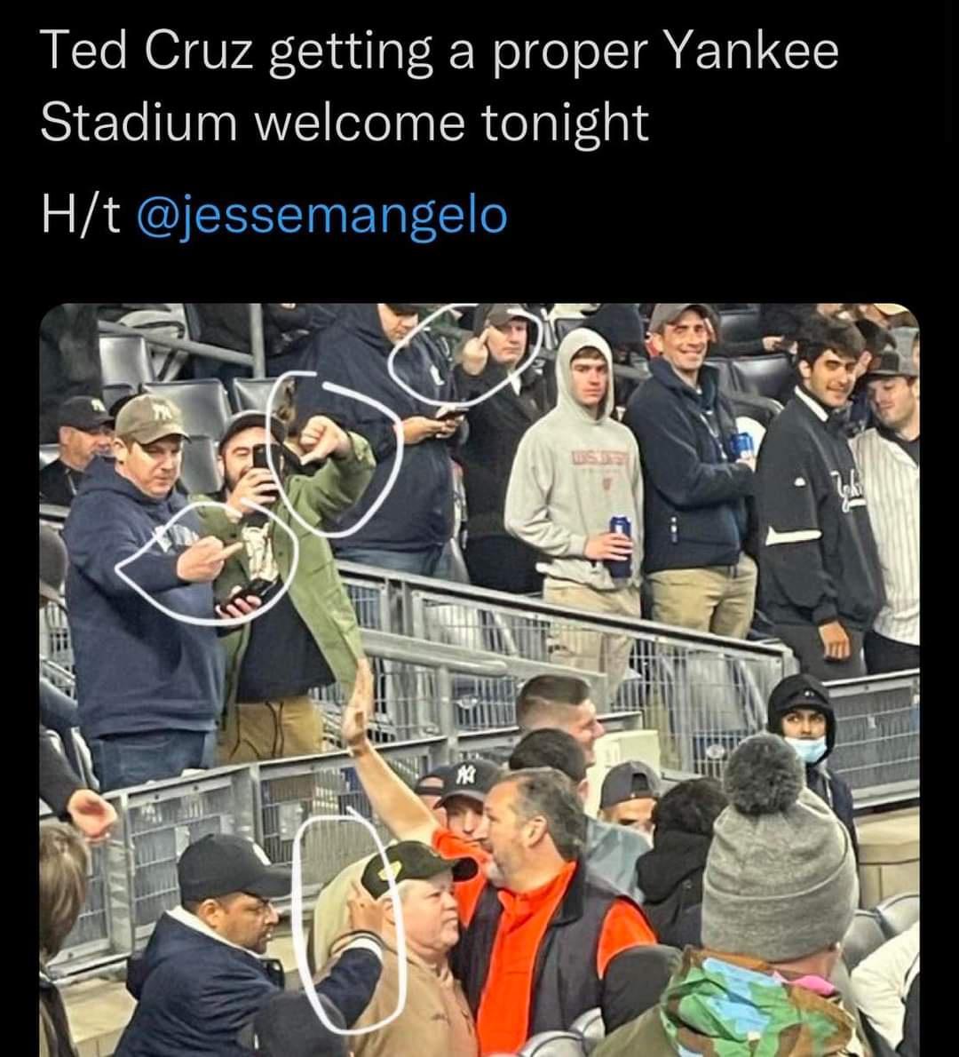 Ted Cruz getting a proper Yankee Stadium welcome tonight SVAIIISETNET L