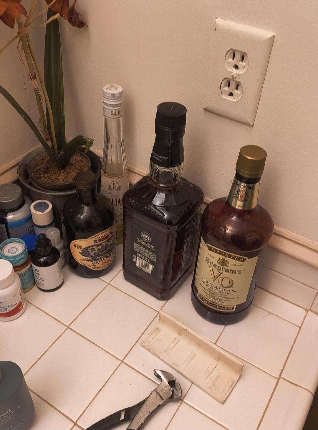 JACK DANIEL'S OLD NO. 7 TENNESSEE WHISKEY DISTILLED AND BOTTLED BY JACK DANIEL DISTILLERY LYNCHBURG, TENNESSEE U.S.A. 40% ALC. BY VOL. (80 PROOF) 750 ML. IMPORTED Seagram's V.O. CANADIAN WHISKY A BLEND CANADA'S FINEST. GALLIANO LIQUORE ITALIANO. RATTLE ROSIE'S MAPLE BACON. ON. METHOD. VITAMIN D3. OMEGA-3. ADVANCED.