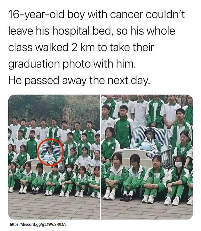 16-year-old boy with cancer couldn’t leave his hospital bed, so his whole class walked 2 km to take their graduation photo with him. He passed away the next day.
