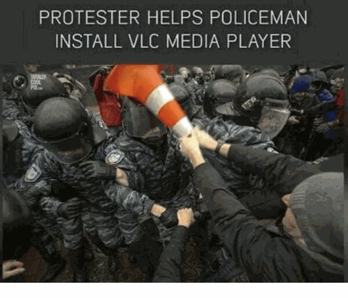 PROTESTER HELPS POLICEMAN INSTALL VLC MEDIA PLAYER