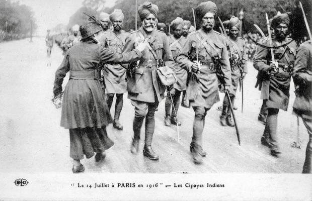 o Le 13 Juille 3 PARIS en 1916 Les Cipayes Indiens