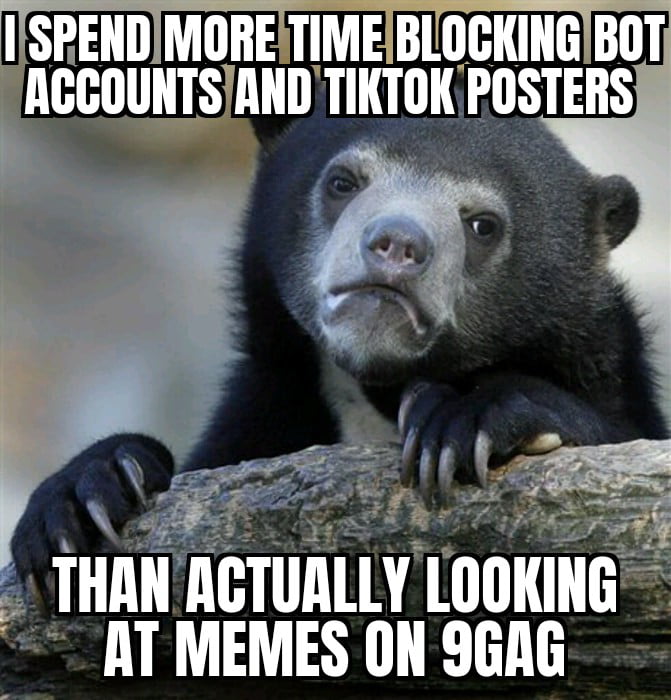 IiSRENDIMORETIMEBLOCKINGIBOT THIII lllTllllllY I00IIIG AT MEMES ON 9GAG