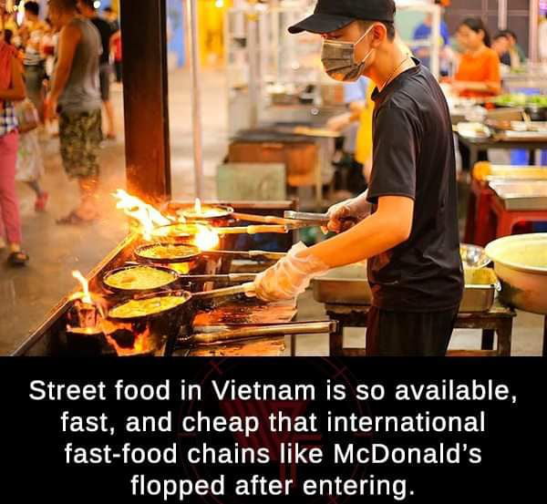 TQ Street food in Vietnam is so available L AT W LT R G ETRT T CIGETe IES S Lo Wy ETLERITCH Ve sl LK leTe o LTo VI AT IO B