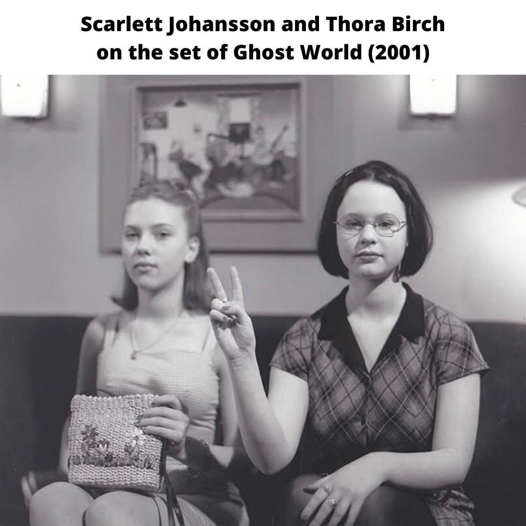 Scarlett Johansson and Thora Birch on the set of Ghost World 2001 e