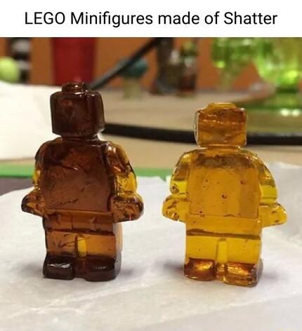 LEGO Minifigures made of Shatter