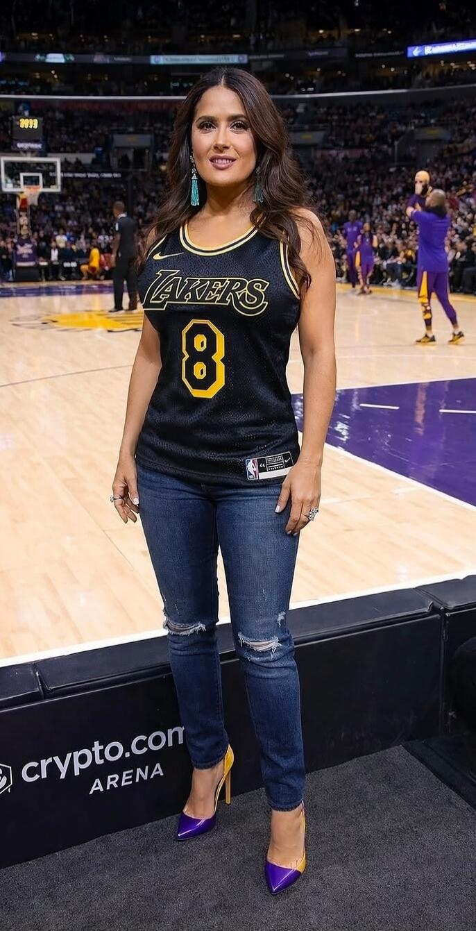 LAKERS 8 crypto.com ARENA