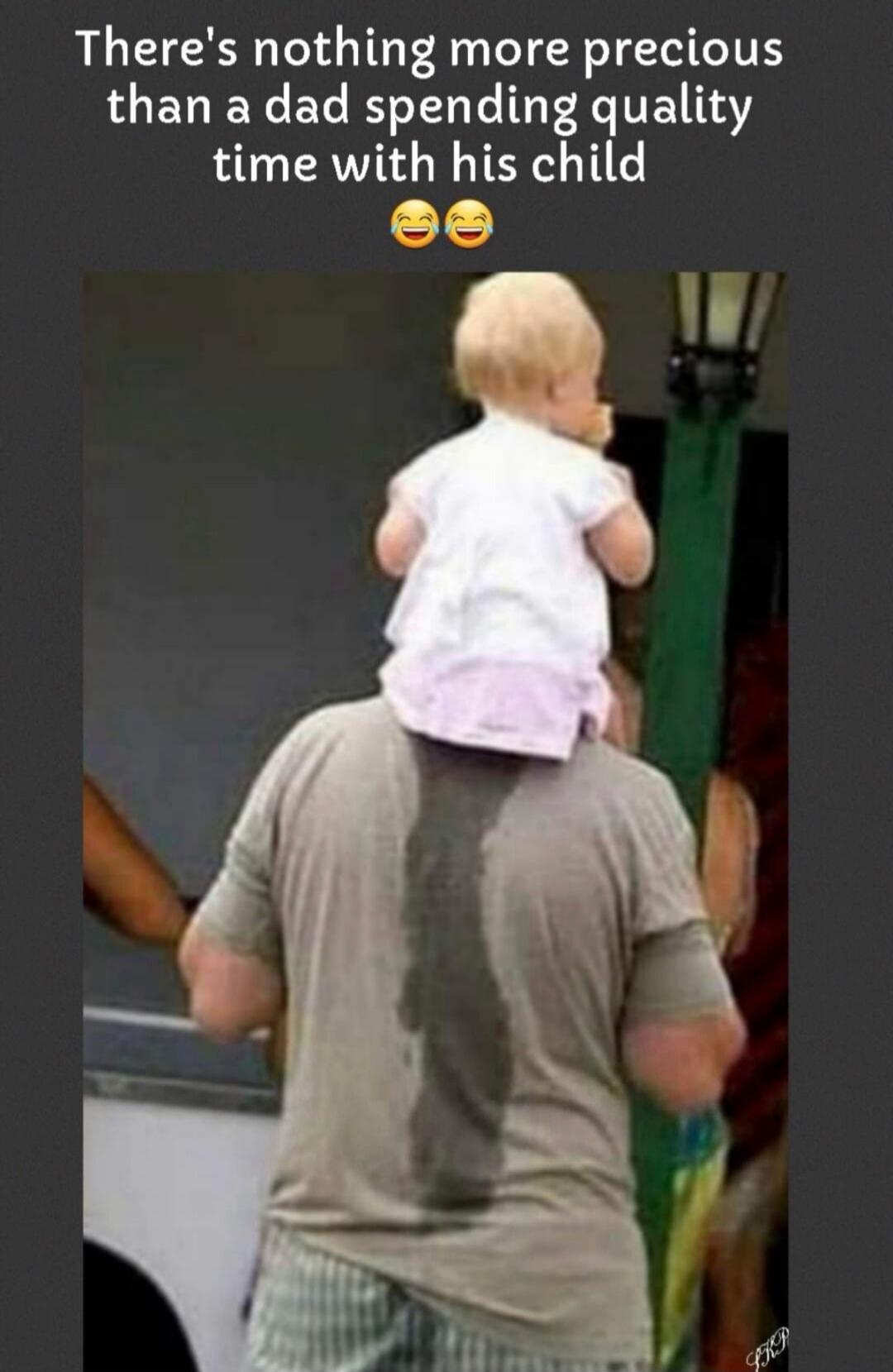 There's nothing more precious than a dad spending quality time with his child 😂😂