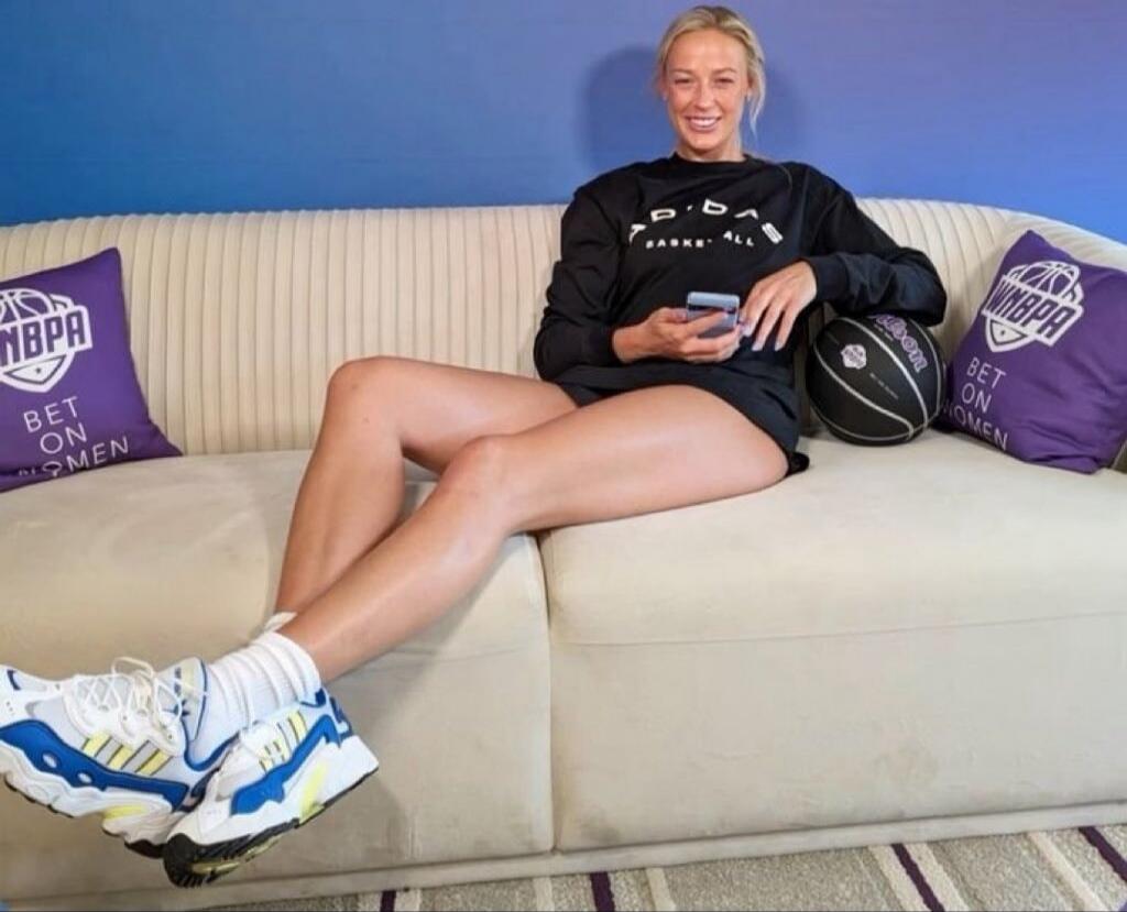 ADIDAS BASKETBALL WNBPA BET ON WOMEN