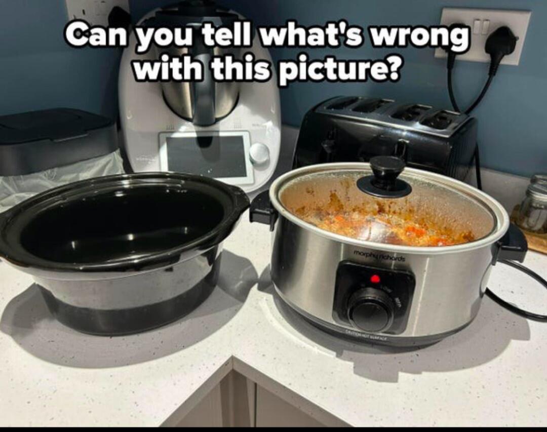 Can you tell whats wrongj withthispicture By