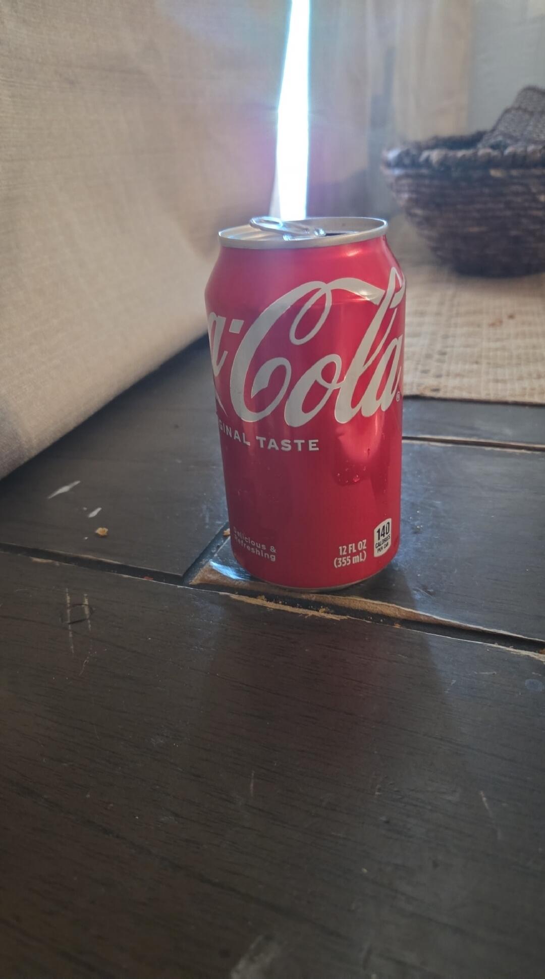 Coca-Cola ORIGINAL TASTE Delicious & Refreshing 12 FL OZ (355 mL) 140 CALORIES PER CAN