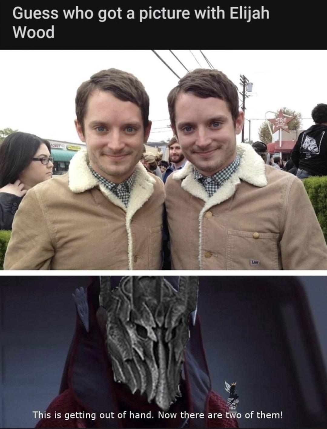 Guess who got a picture with Elijah Wood Mg L 1 A AR A i This is getting out of hand Now there are two of them