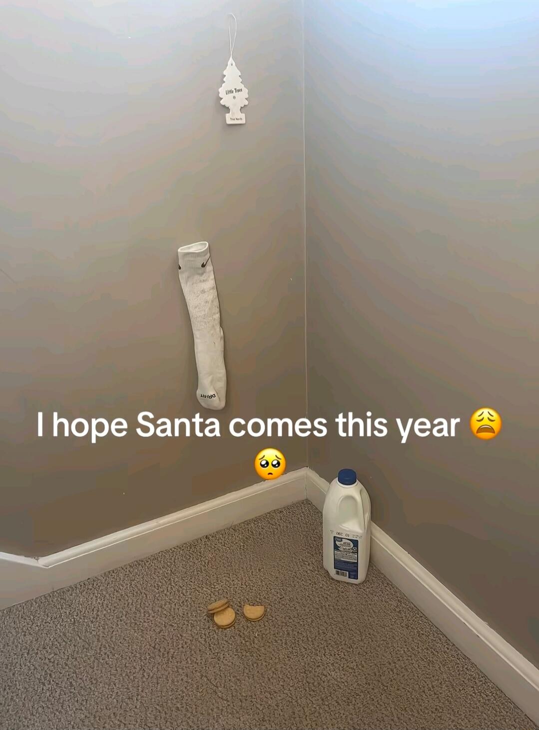 I hope Santa comes this year 😩😥