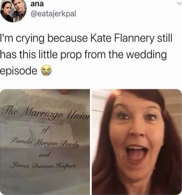 y catajerkpal m crying because Kate Flannery still has this little prop from the wedding episode