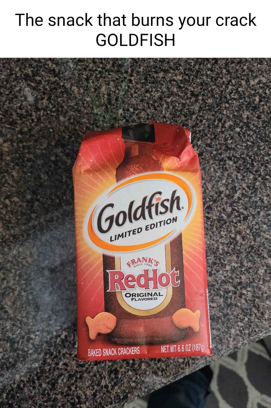 The snack that burns your cra GOLDFISH El N e X o M ROt Jerss g BAED SVAOK CRACKERS