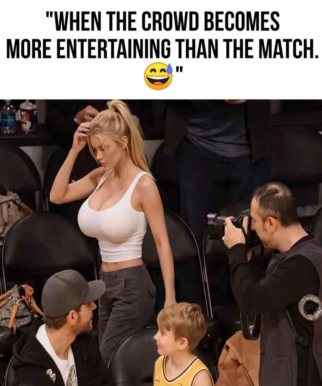 WHEN THE CROWD BECOMES MORE ENTERTAINING THAN THE MATCH. 😂