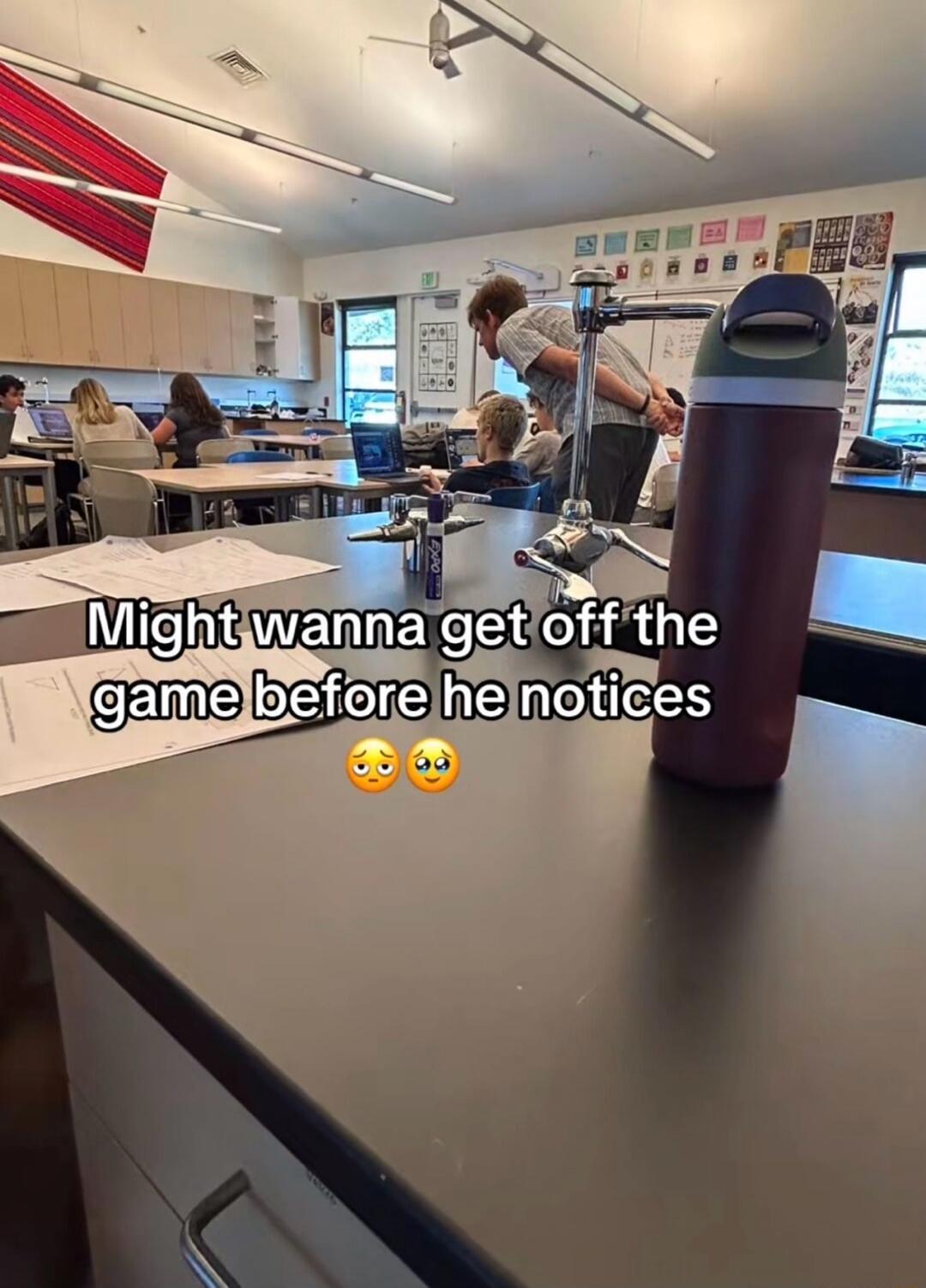 Might wanna get off the game before he notices 😳😳