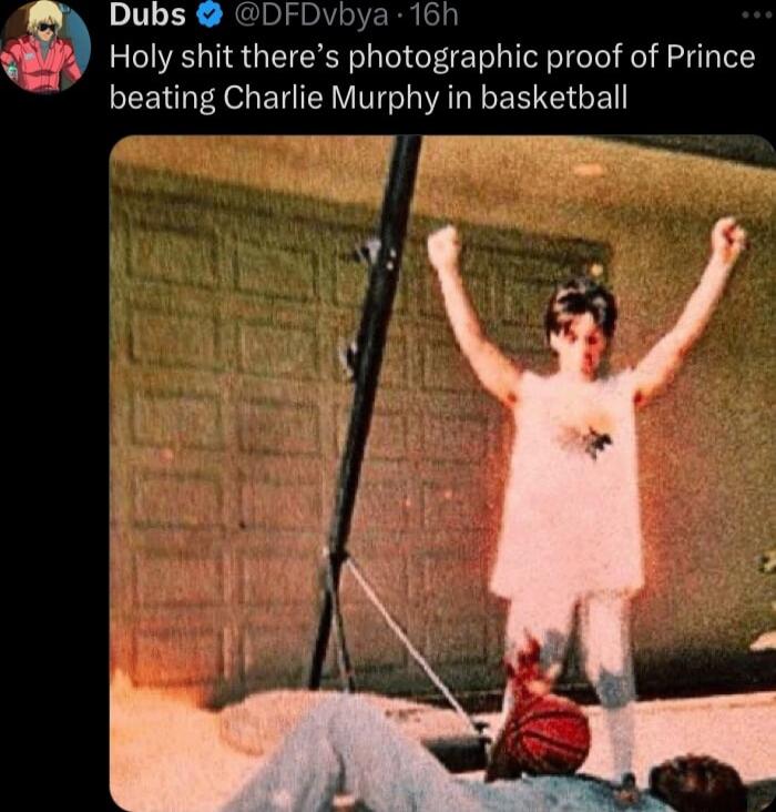 s Dubs DFDvbya 16h Sy Holy shit theres photographic proof of Prince LN A ETIER VG IR ERE GEL LI TR