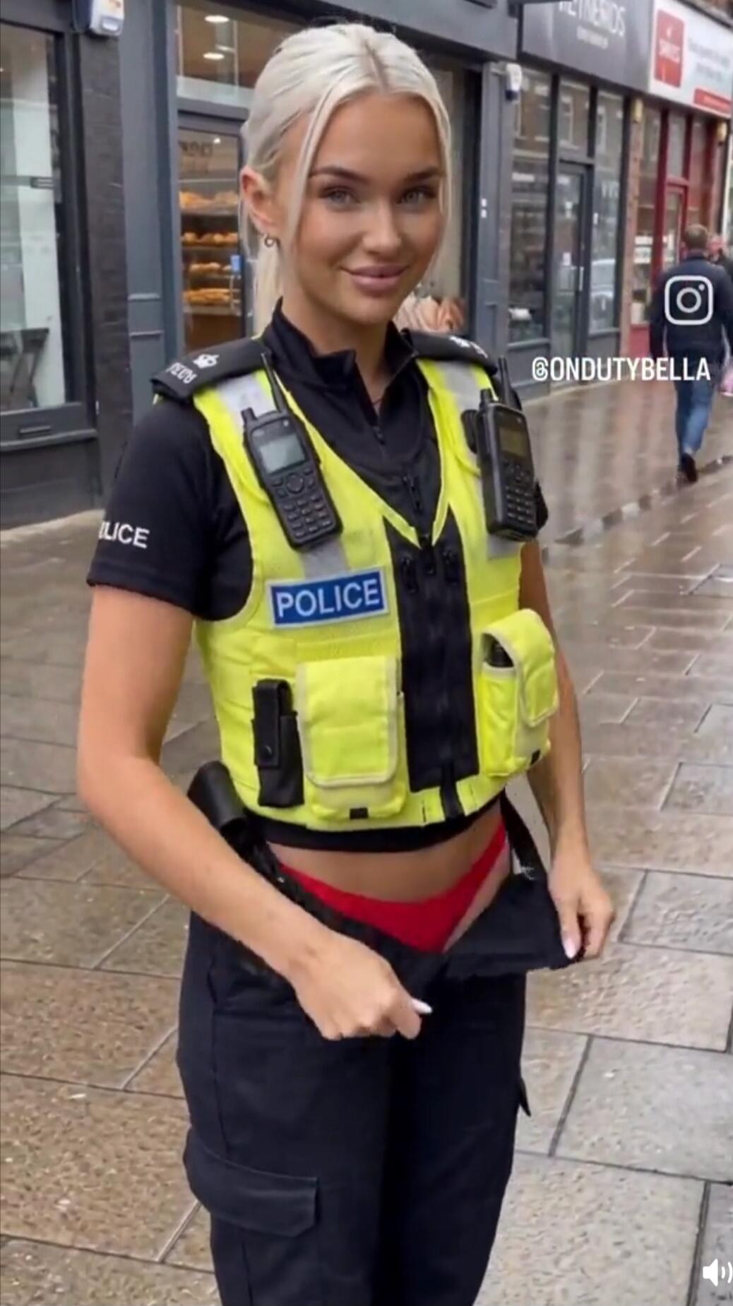 POLICE LICE @ONDUTYBELLA