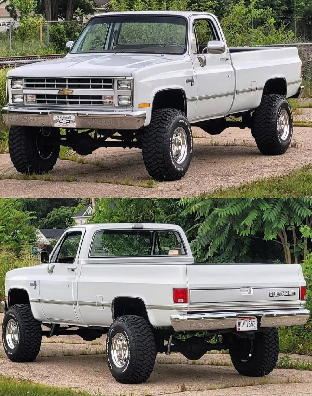 CHEVROLET (front grille badge); CHEVROLET (tailgate)