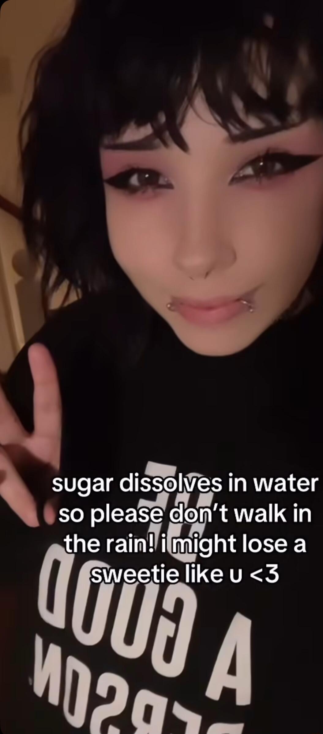 sugar disEaIyiss in water i so pleasedont walk in athe raimingght lose a wUd uas