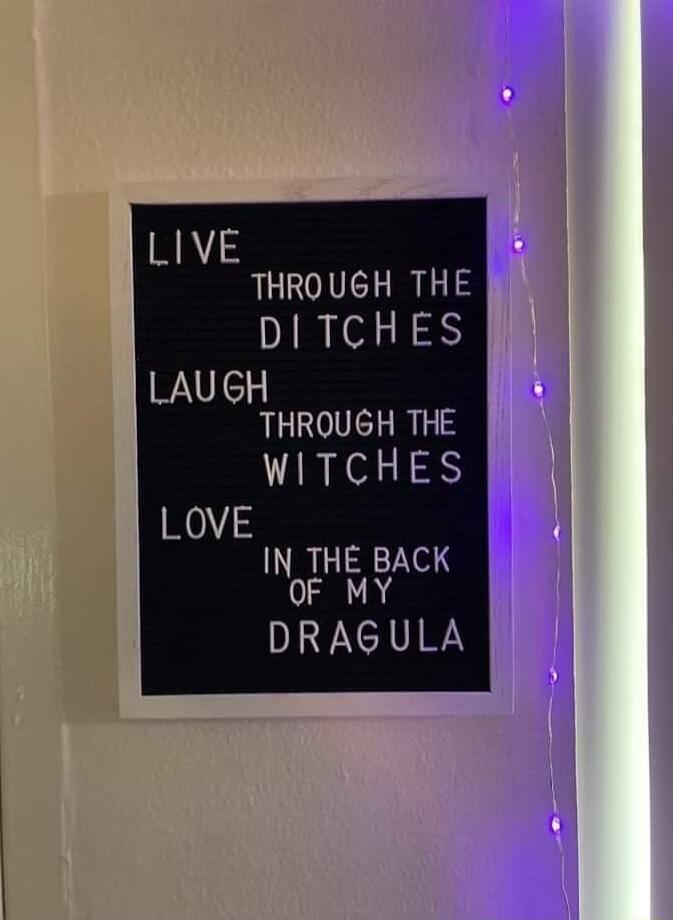 LIVE THROUGH THE DITCHES LAUGH THROUGH THE WITCHES LOVE IN_THE BACK OF MY DERYNCIUNA