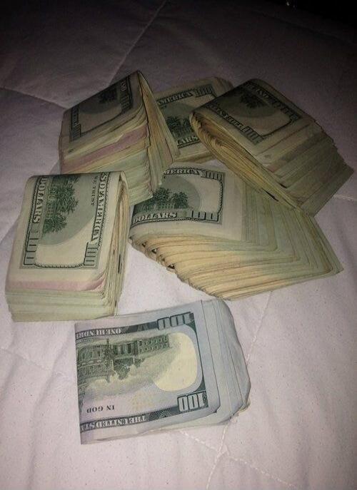 100 DOLLARS IN GOD WE TRUST THE UNITED STATES OF AMERICA