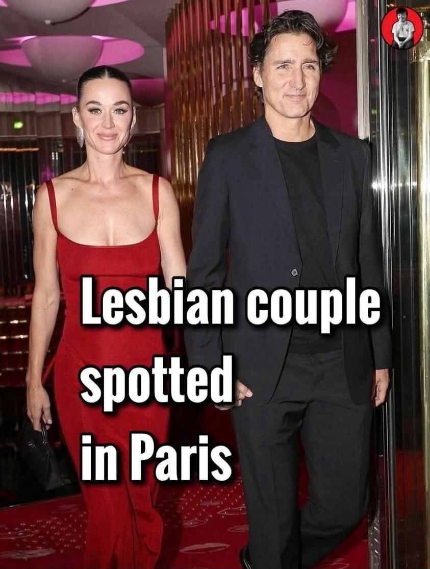 Lesbian couple spotted in Paris