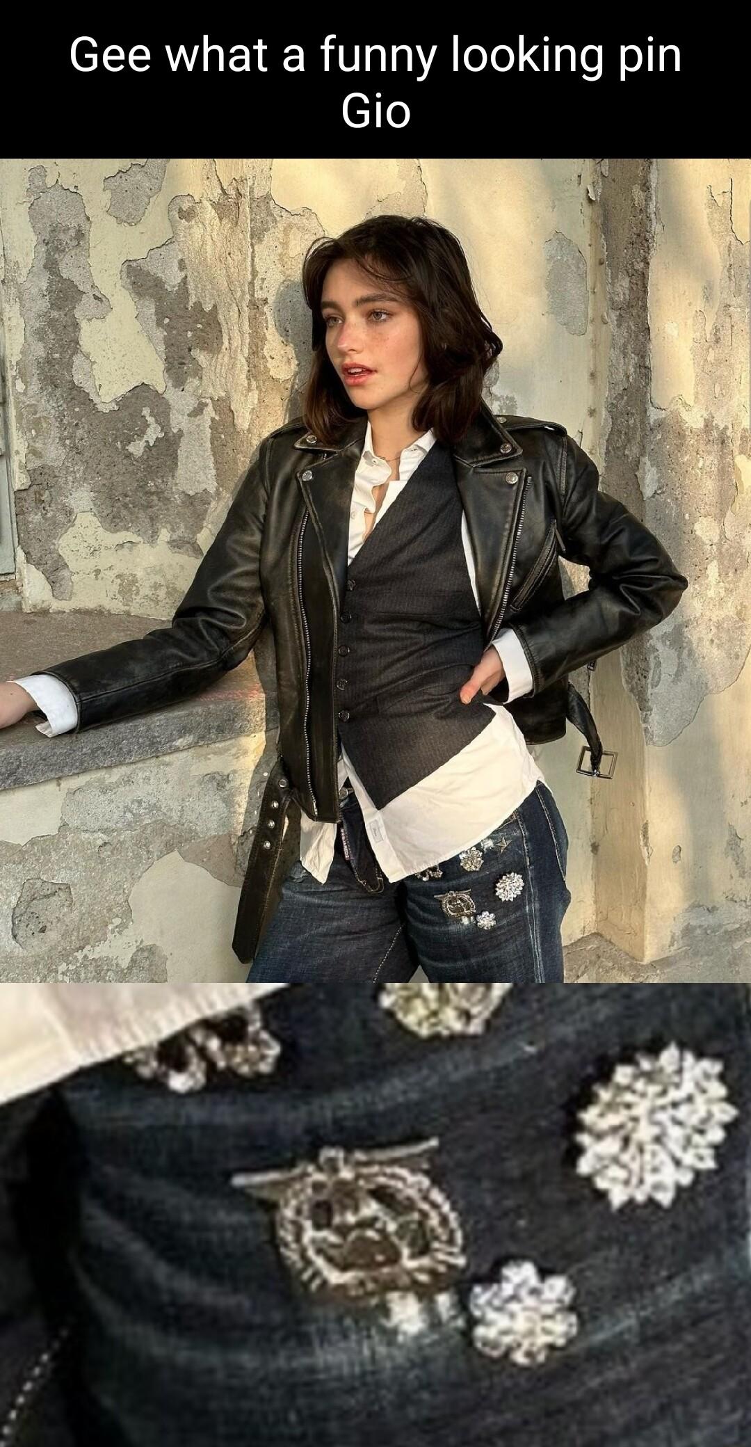 Gee what a funny looking pin 1e