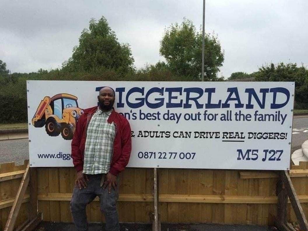 best day out for all the family ADULTS CAN DRIVE REAL DIGGERS osmunos M5J27