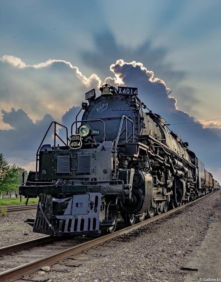 UP 4014 (Big Boy) steam locomotive on tracks
