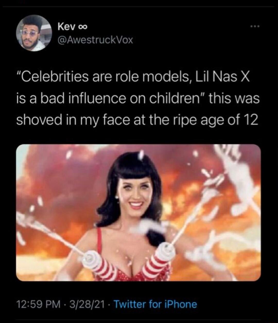 Kev ∞ @AwestruckVox 