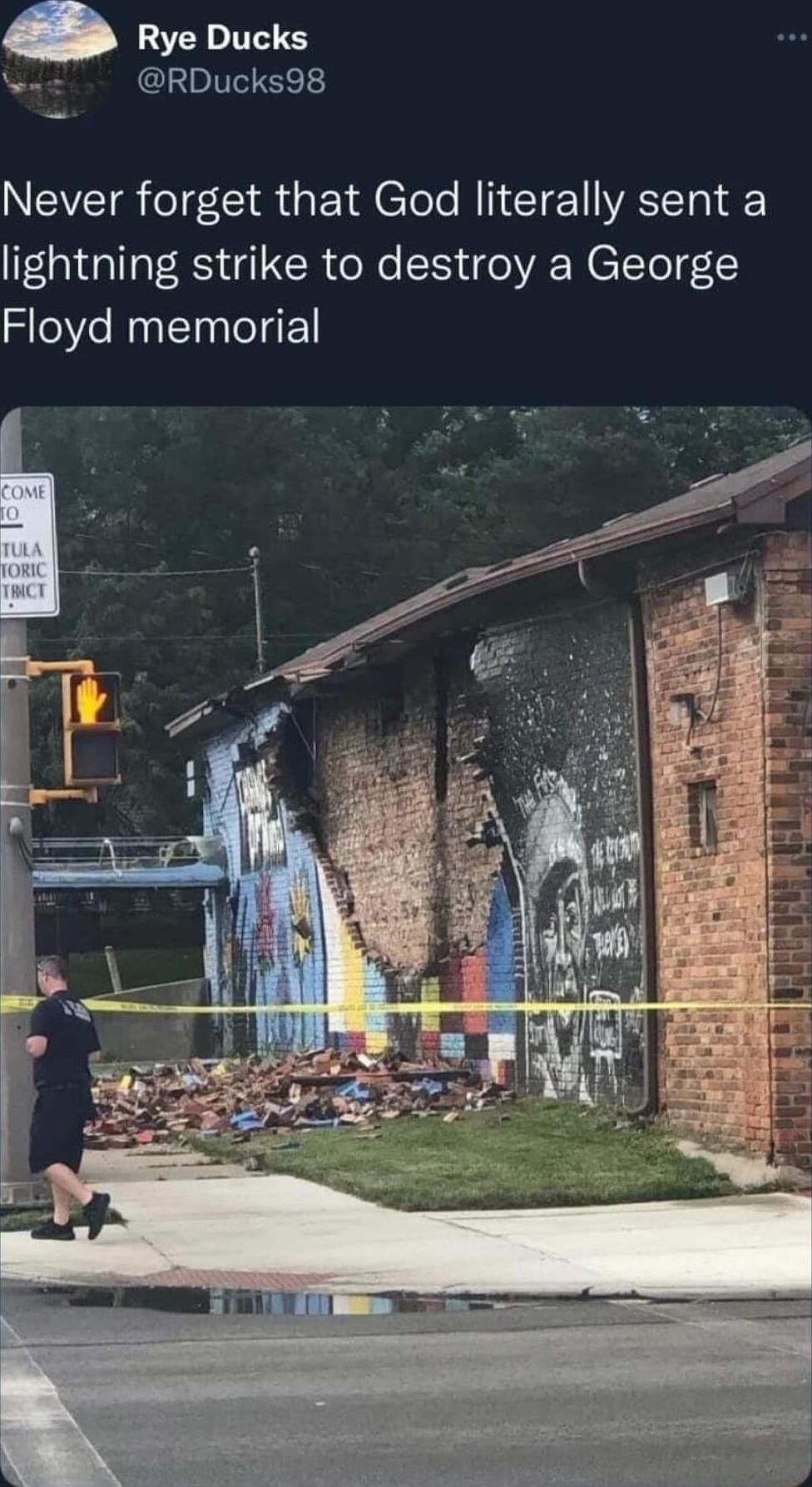 Rye Ducks RDucks98 EVETR olf ClR G ETdCTele RIITTE 1 RTT lightning strike to destroy a George Floyd memorial