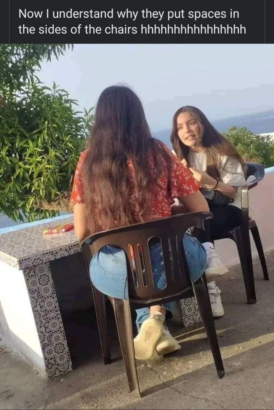Now understand why they put spaces in the sides of the chairs hhhhhhhhhhhhhhhh