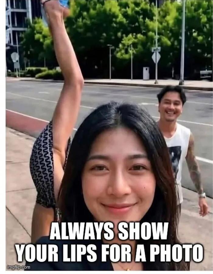 ALWAYS SHOW YOUR LIPS FOR A PHOTO
