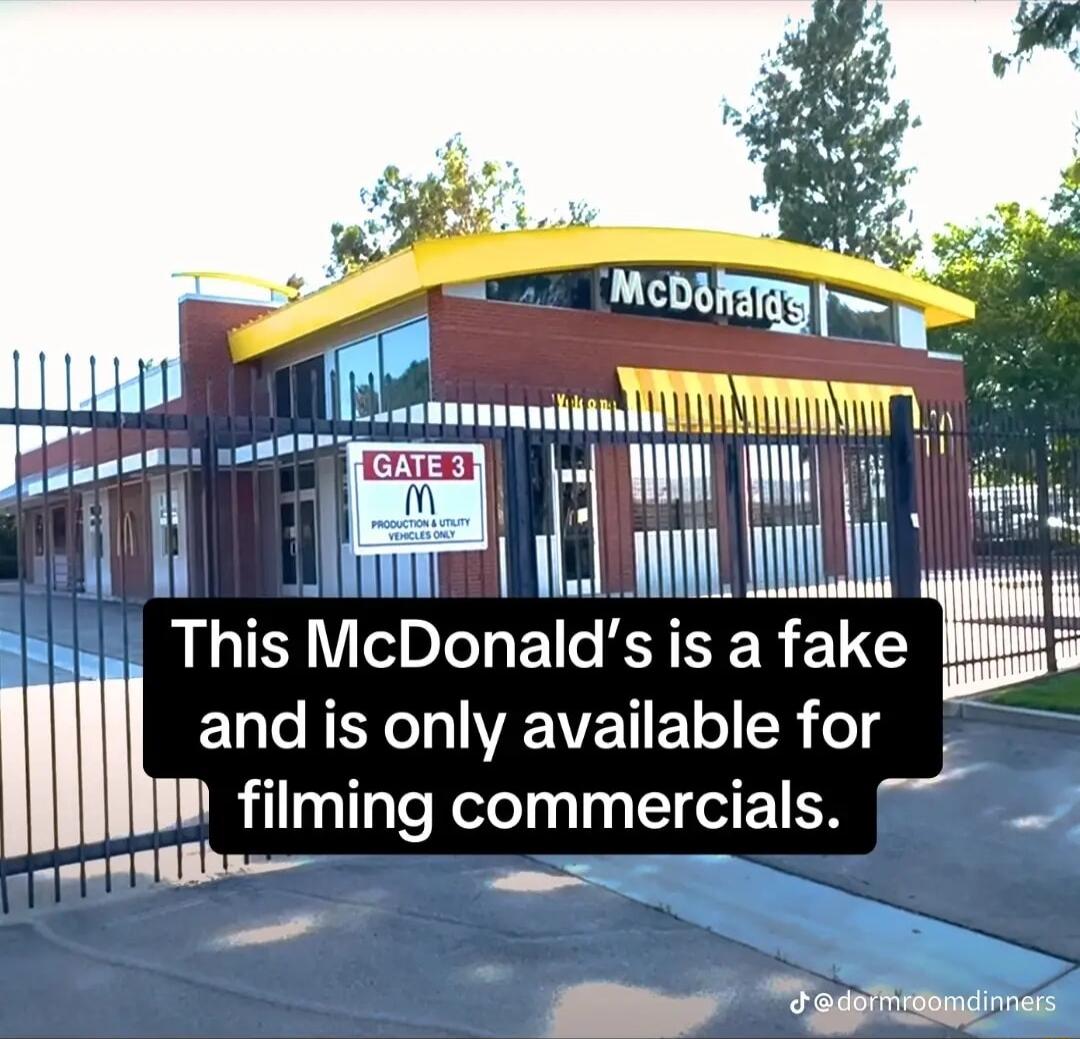 I HI This McDonalds is a fake il l ET L REN TV VETIETo R o G Il fnlmlng commermals e B e S gginmeamdiners